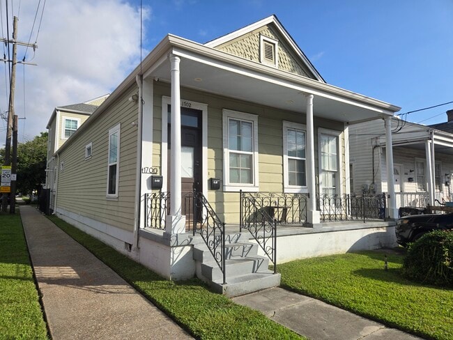 1702 Cambronne St, Unit 1702Cambronne