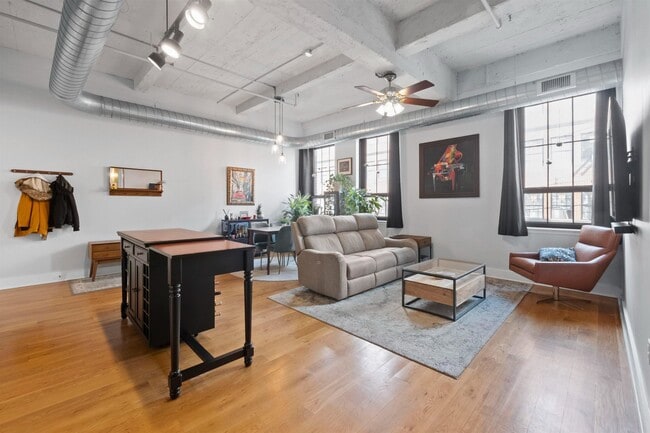 325 Palisade Ave in Jersey City, NJ - Building Photo - Building Photo