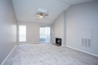 Lexington Farms Apartments in Raleigh, NC - Foto de edificio - Interior Photo