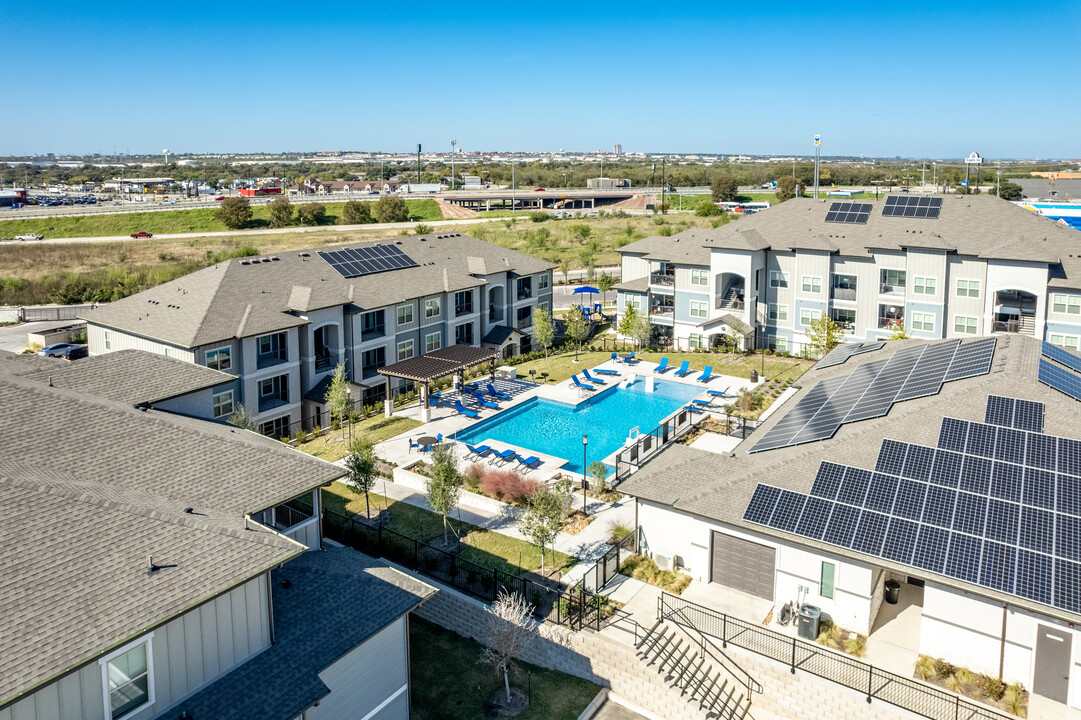 Alsbury Farms in San Antonio, TX - Building Photo