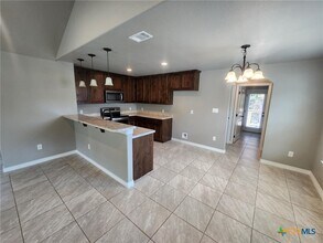 891 Roadrunner Spur in Canyon Lake, TX - Building Photo - Building Photo
