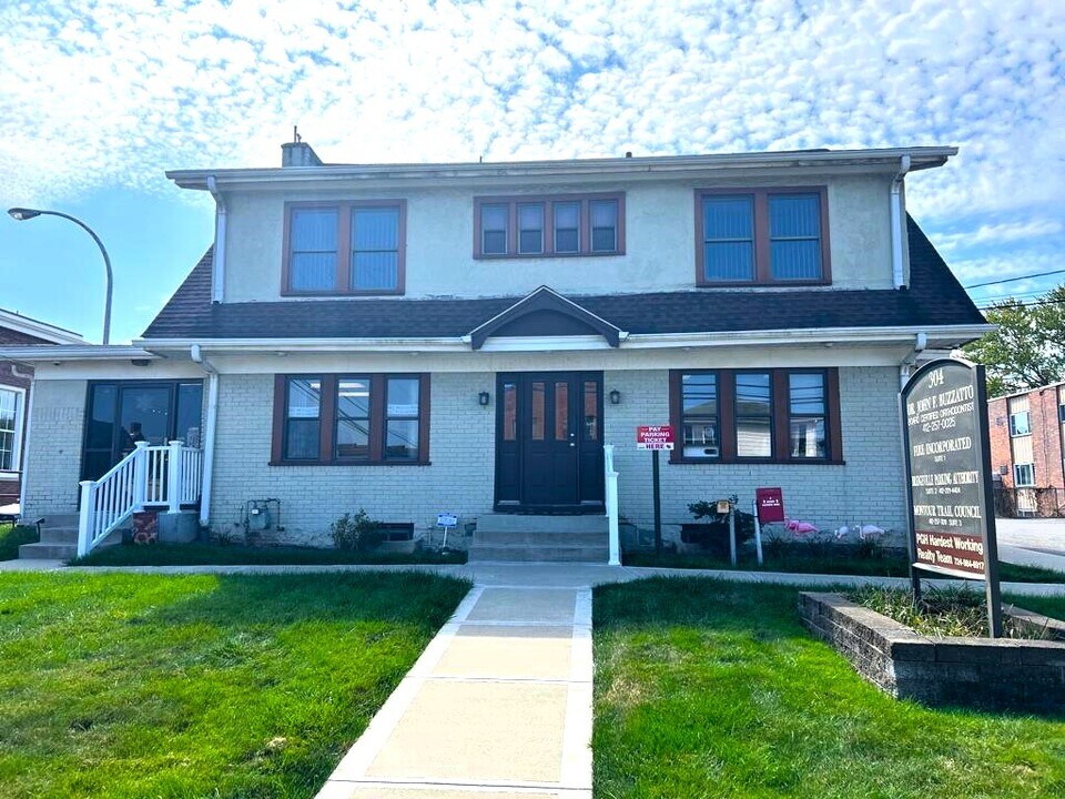 304 Hickman St, Unit 5 in Bridgeville, PA - Building Photo