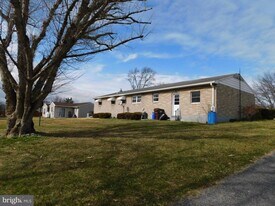 1569 Frank Rd in Chambersburg, PA - Building Photo