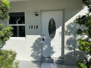 1218 S B St in Lake Worth Beach, FL - Building Photo - Building Photo