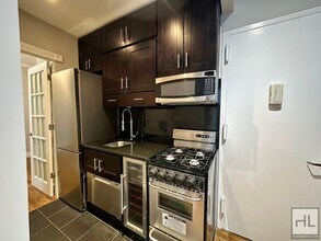 410 E 13th St in New York, NY - Building Photo - Building Photo