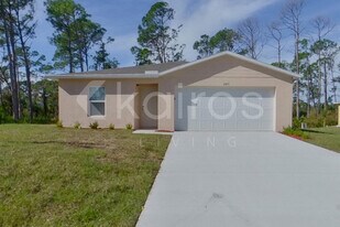 2425 Crockett St in Port Charlotte, FL - Building Photo
