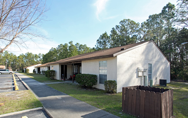 Harbour Place Apartments in Pensacola, FL - Building Photo - Building Photo