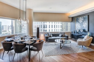One Dallas Center in Dallas, TX - Foto de edificio - Building Photo