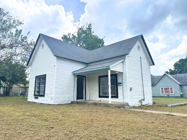 426 N Clements St in Gainesville, TX - Building Photo - Building Photo