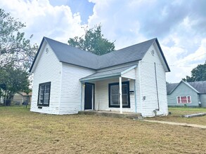 426 N Clements St in Gainesville, TX - Foto de edificio - Building Photo