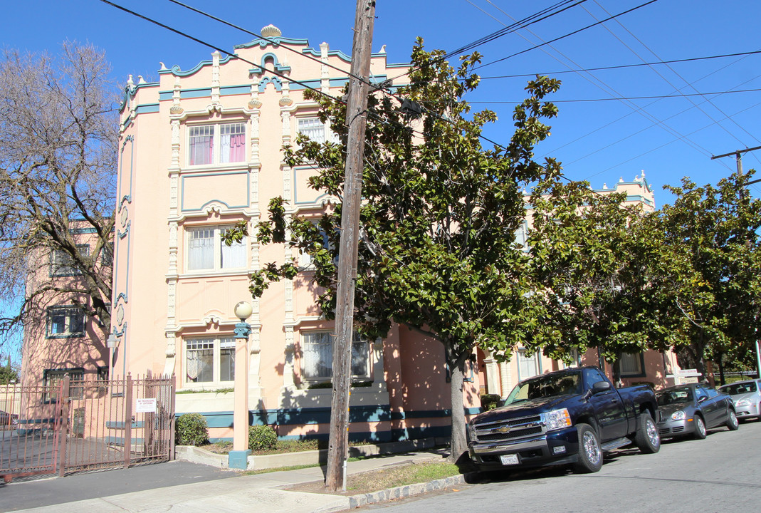 Bennett Apartments in Stockton, CA - Building Photo