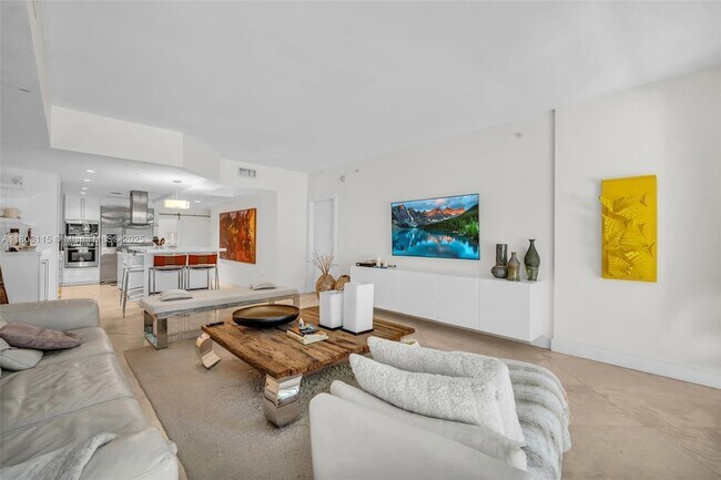765 Crandon Blvd, Unit 109 in Key Biscayne, FL - Building Photo - Building Photo