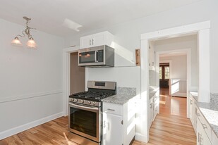 117 Beaumont Ave, Unit 2 Apartamentos