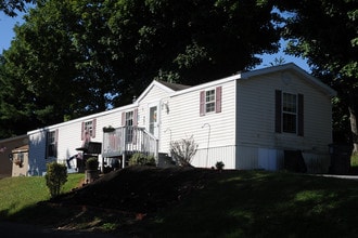 Candlestick Park MHP in Newburgh, NY - Foto de edificio - Building Photo