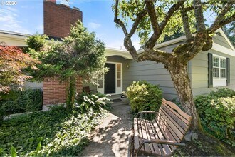 3649 SW 52nd Pl in Portland, OR - Building Photo - Building Photo