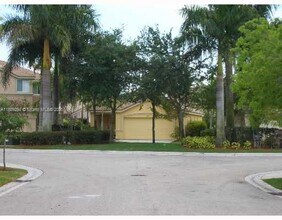 894 Phoenix Way in Weston, FL - Building Photo - Building Photo