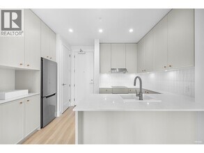 708 Edgar Ave in Coquitlam, BC - Building Photo - Building Photo