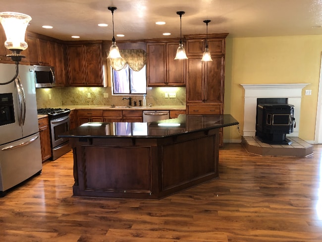 10231 Buena Vista Dr in Jackson, CA - Building Photo - Building Photo