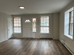 113 Market St in Newport, PA - Building Photo - Building Photo