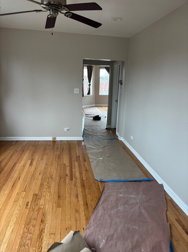 8052 S Aberdeen St in Chicago, IL - Building Photo - Building Photo