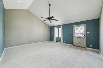 4625 Holly St in Bellaire, TX - Building Photo - Building Photo