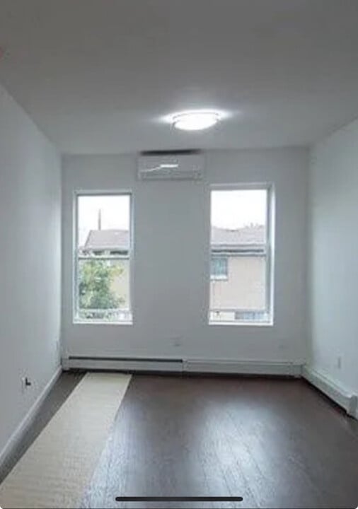 455 Jerome St, Unit #2B in Brooklyn, NY - Building Photo