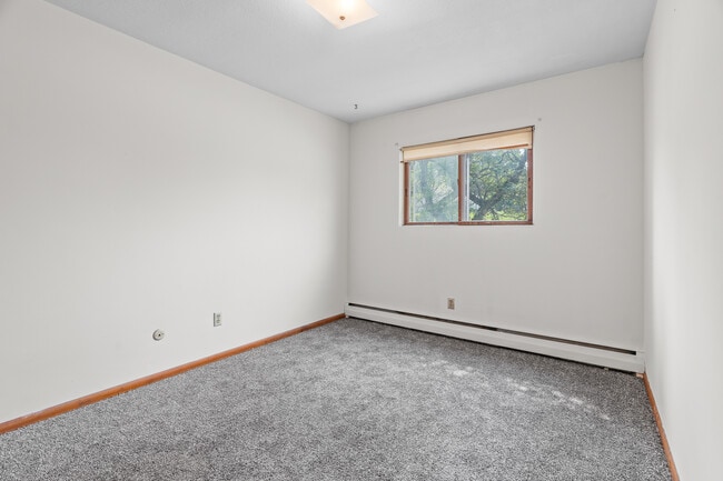 424 N English St in St. Paul, MN - Building Photo - Building Photo