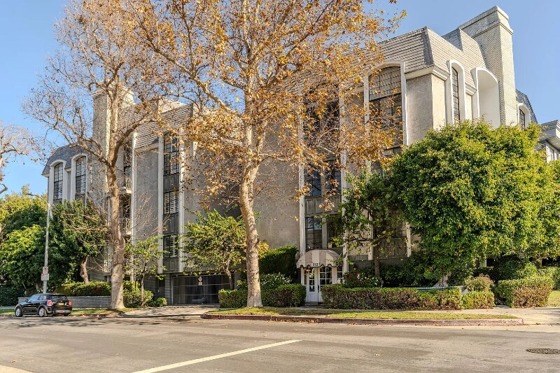 1112 S Bedford Dr in Los Angeles, CA - Building Photo