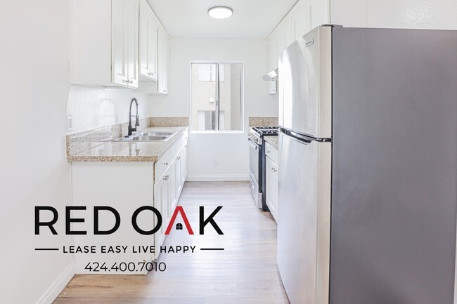 8555 Independence Ave in Los Angeles, CA - Building Photo - Building Photo