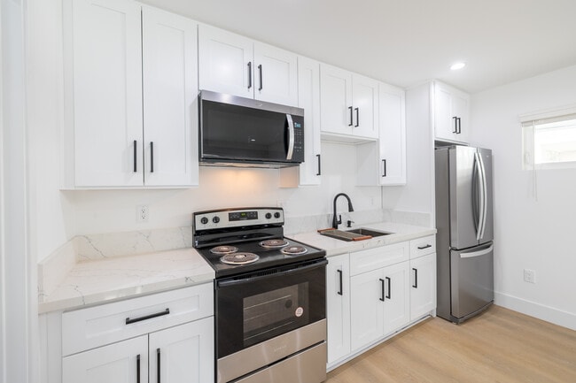 24332 Chestnut St Newhall, CA 91321