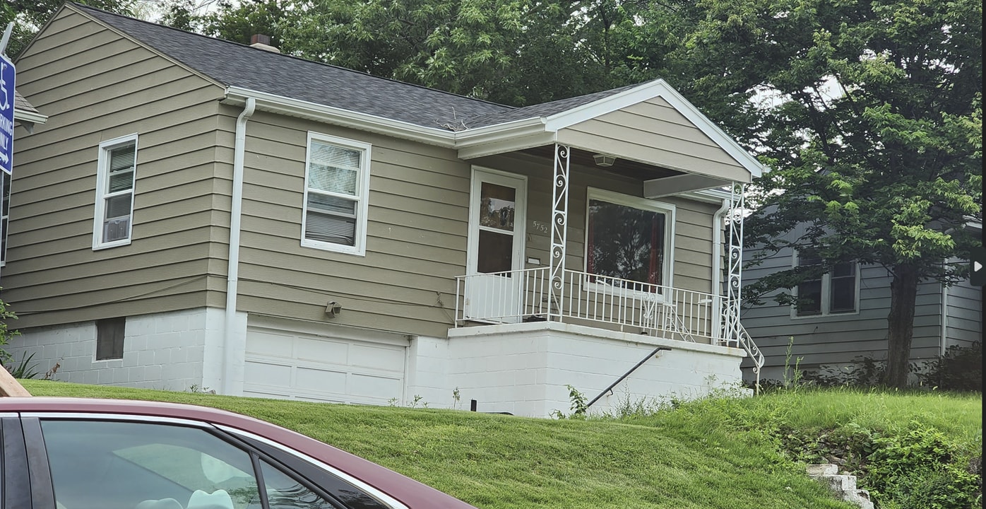 5752 N 33rd Ave in Omaha, NE - Building Photo