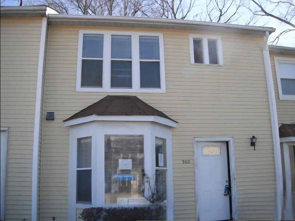 302 Osprey St in Virginia Beach, VA - Foto de edificio