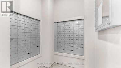 1975 Fountain Grass Dr in London, ON - Building Photo - Building Photo