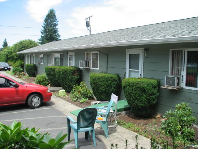 300 Lincoln St in Fairview, OR - Foto de edificio