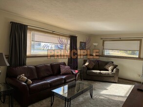 15 Penny Ln-Unit -15 B in Butte, MT - Foto de edificio - Building Photo