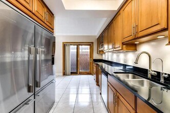 6691 SW 137th Ct in Miami, FL - Foto de edificio - Building Photo