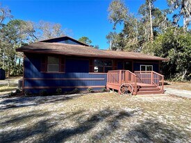18812 Carr Dr in Lutz, FL - Building Photo