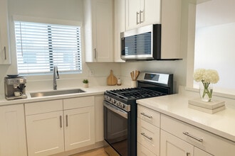 800 Orange Grove Avenue in Glendale, CA - Foto de edificio - Building Photo