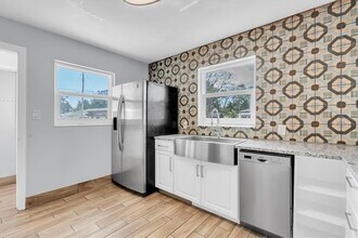 1101 28th St N, Unit A1-260 in St. Petersburg, FL - Foto de edificio - Building Photo