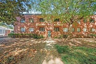 1370 Chalmette Dr NE in Atlanta, GA - Building Photo