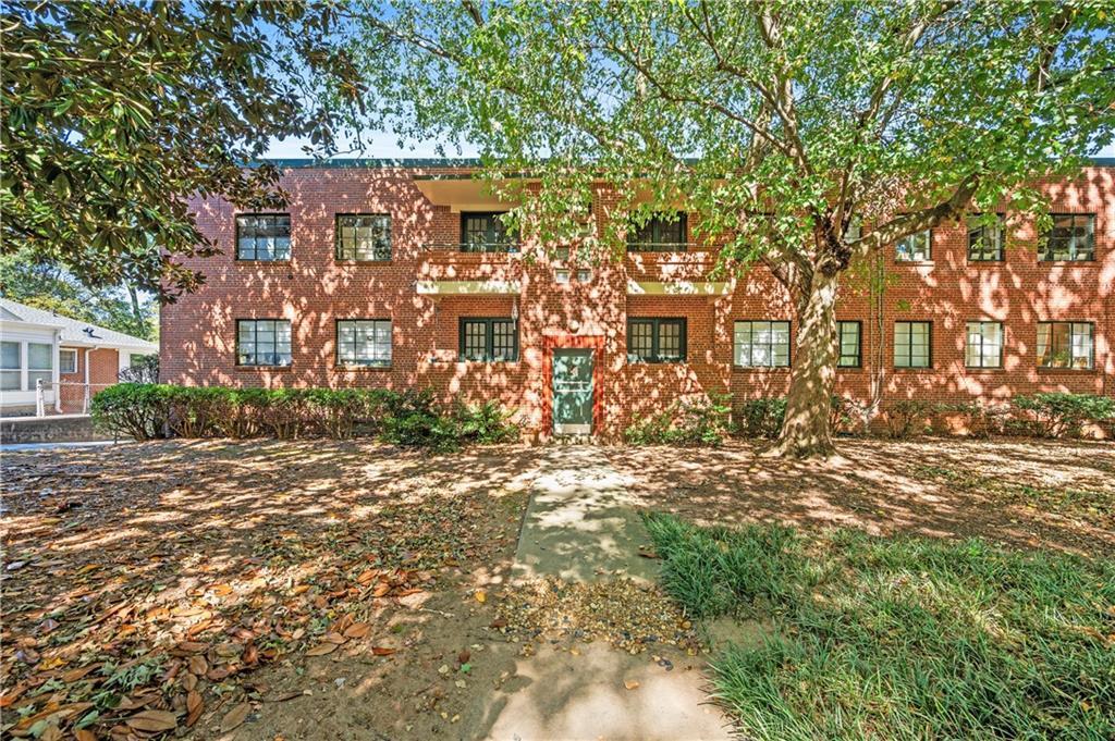 1370 Chalmette Dr NE in Atlanta, GA - Building Photo