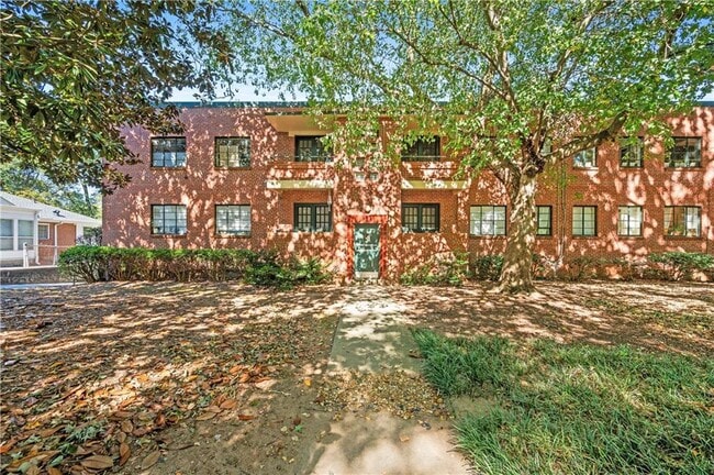 property at 1370 Chalmette Dr NE