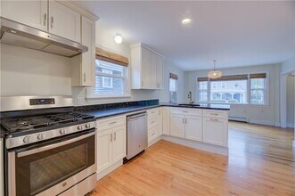 92 Franklin St in Bristol, RI - Building Photo - Building Photo