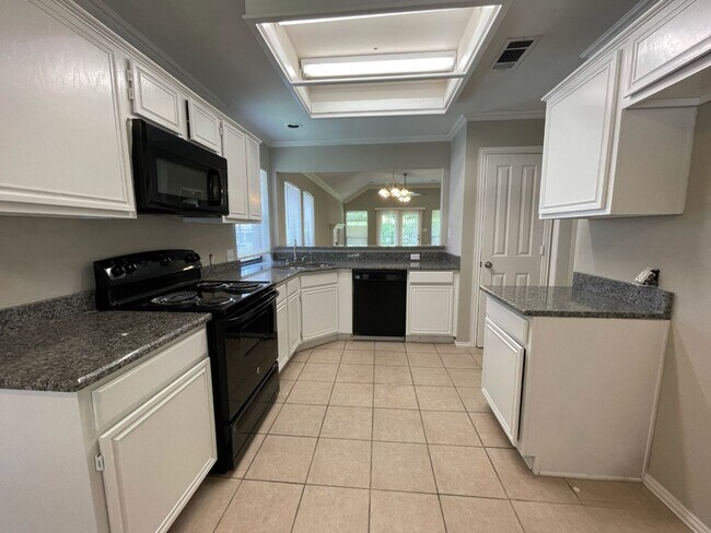 5903 Sterling Green Trail in Arlington, TX - Building Photo - Building Photo