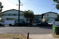 230 E Hazel St in Inglewood, CA - Foto de edificio - Building Photo