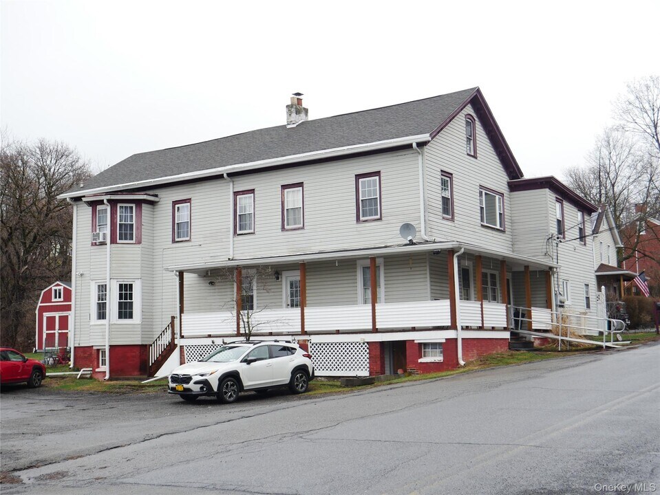 19 Main St in Wappingers Falls, NY - Building Photo