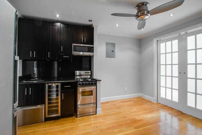 437 W 53rd St in New York, NY - Building Photo - Building Photo