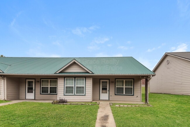 780 Rocky Ridge Flatts in Gainesville, TX - Building Photo - Building Photo