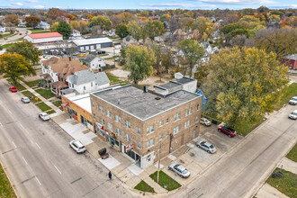 W 5th St Apartments in Waterloo, IA - Building Photo - Building Photo