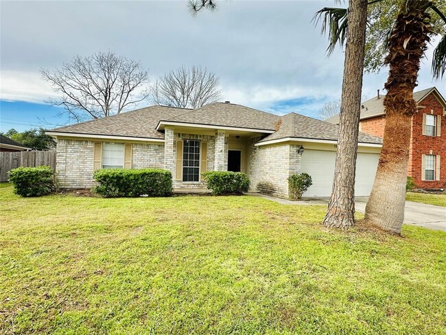 3805 Pin Oak Dr N in Pearland, TX - Building Photo - Building Photo